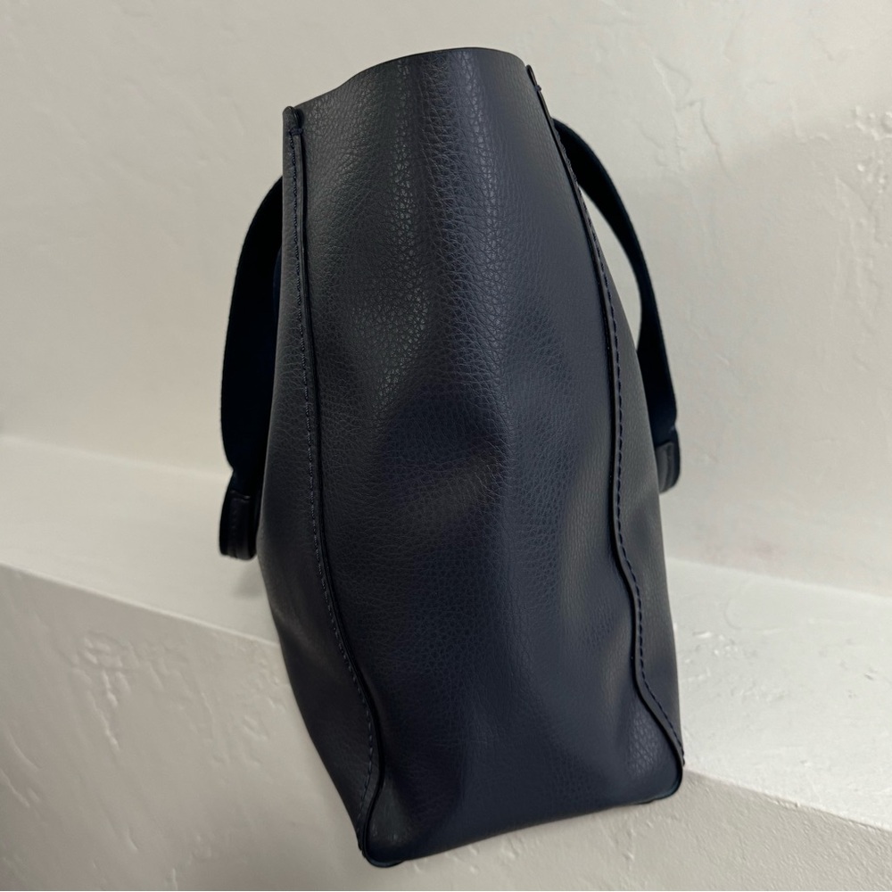 Coach Derby navy pebbled leather tote w/ snap closure - Picture 5 of 12